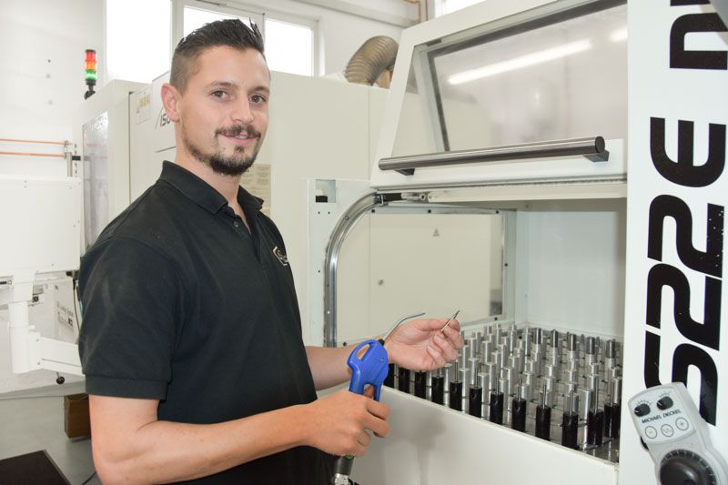 Rene Putton technischer Mitarbeiter Schleiftechnik Mayer