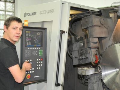 Alexej Pyslar technischer Mitarbeiter Schleiftechnik Mayer