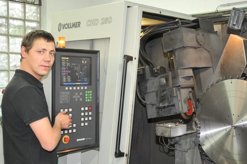 Alexej Pyslar technischer Mitarbeiter Schleiftechnik Mayer