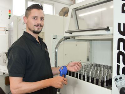 Rene Putton technischer Mitarbeiter Schleiftechnik Mayer