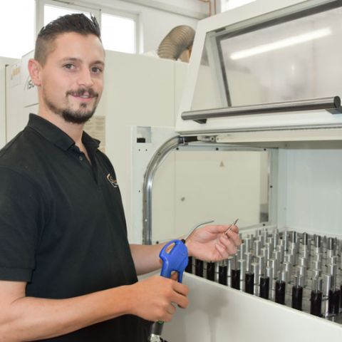 Rene Putton technischer Mitarbeiter Schleiftechnik Mayer