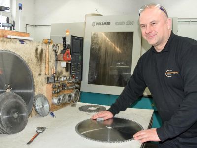Luka Podvorac technischer Mitarbeiter Schleiftechnik Mayer