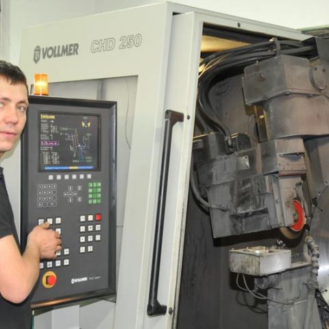Alexej Pyslar technischer Mitarbeiter Schleiftechnik Mayer